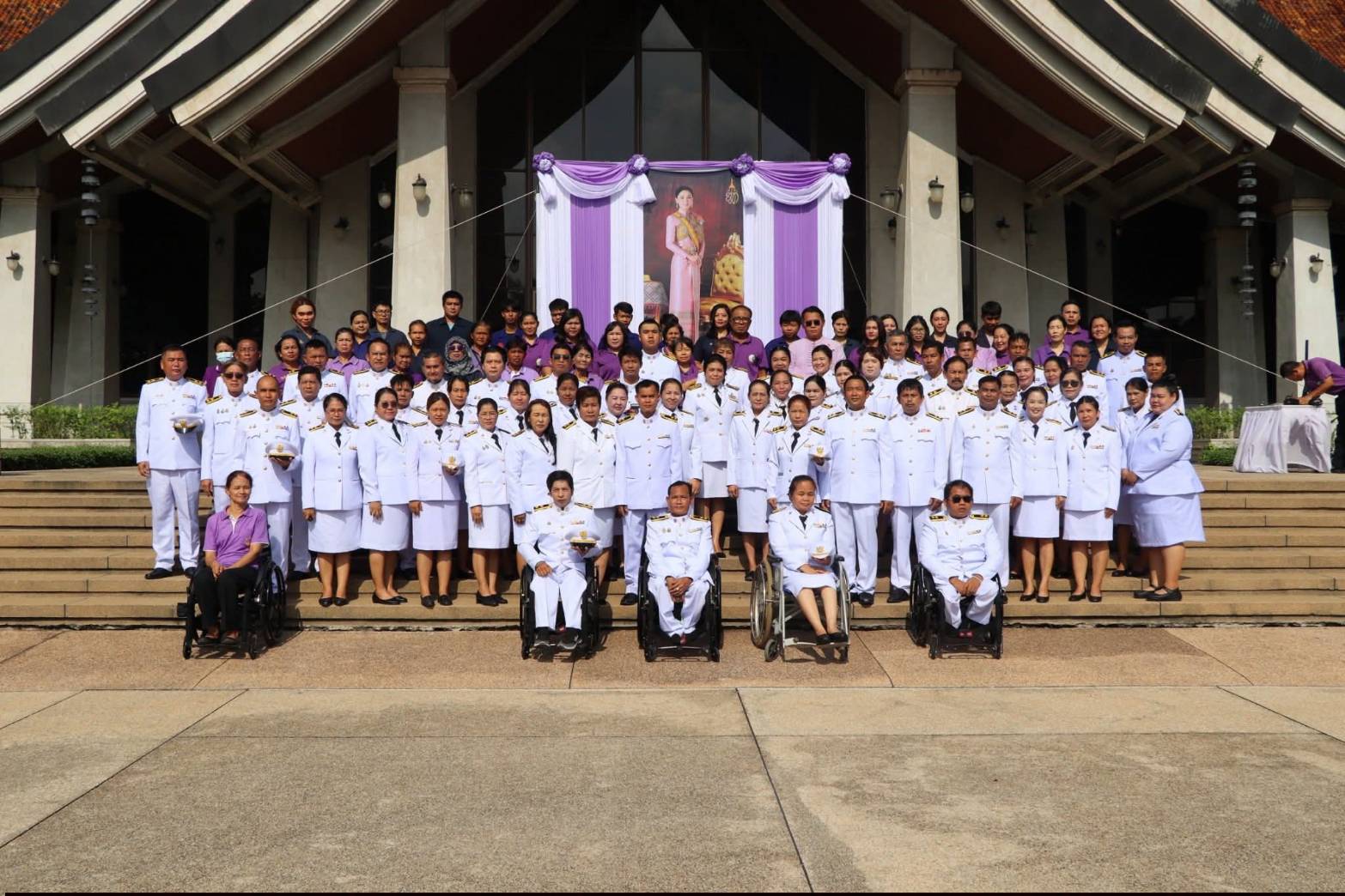 title - ศูนย์ส่งเสริมและพัฒนาอาชีพเสริมนอกภาคการเกษตร (ศพส.) จัดพิธีถวายเครื่องราชสักการะ วางพานพุ่ม และพิธีลงนามถวายพระพรชัยมงคลเฉลิมพระเกียรติ เนื่องในโอกาสมหามงคลเฉลิมพระชนมพรรษา สมเด็จพระนางเจ้าสุทิดา พัชรสุธาพิมลลักษณ พระบรมราชินี วันที่ 3 มิถุนายน 2569